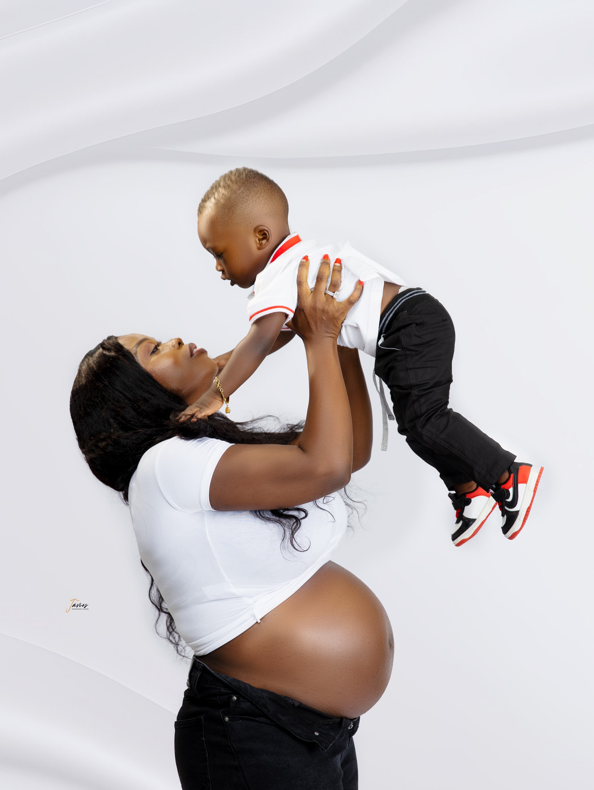 maternity photography by Javies Photography Studio