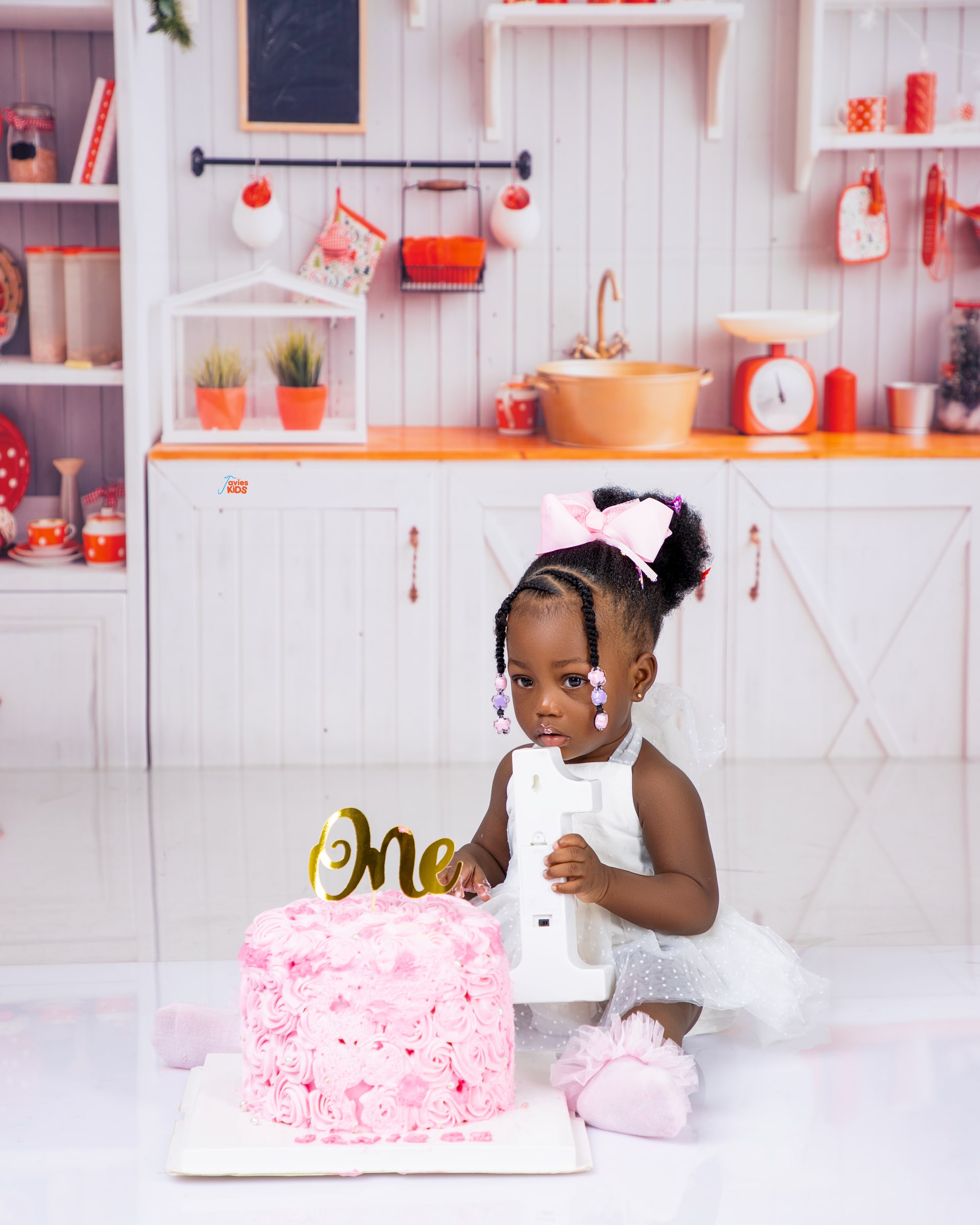 Cake smash session by Javies Photography Studio