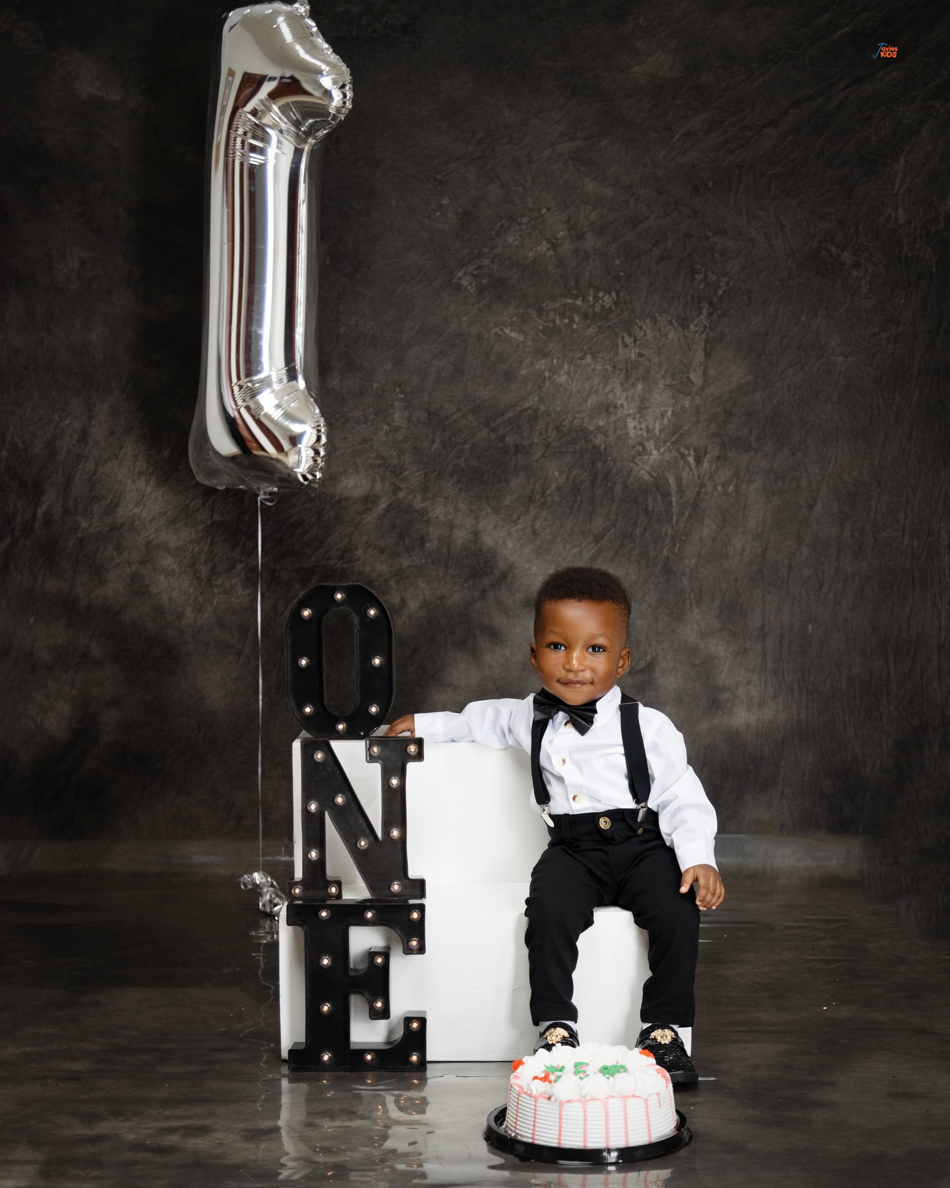 Cake smash session by Javies Photography Studio